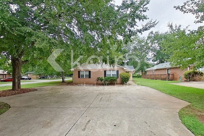 305 Deer Park Dr
