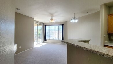 7185 S Durango Dr in Las Vegas, NV - Building Photo - Building Photo