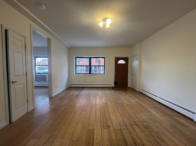 1021 Decatur St, Unit 1 in Brooklyn, NY - Building Photo - Building Photo