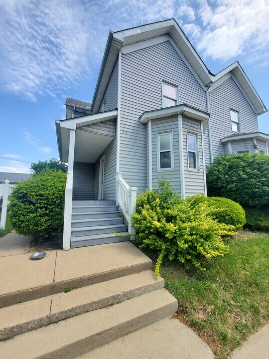 214 E Main St in Lebanon, OH - Building Photo