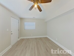 7394 Norwich Ln in Clearwater, FL - Foto de edificio - Building Photo