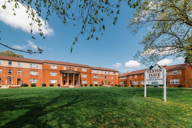 Canyon Place Apartments in Pittsburgh, PA - Foto de edificio - Building Photo