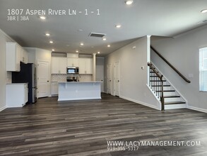 1807 Aspen River Ln in Apex, NC - Foto de edificio - Building Photo