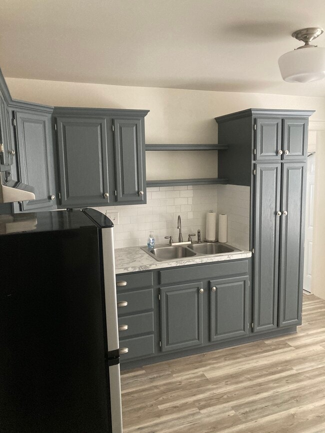 101 Montrose Ave, Unit A