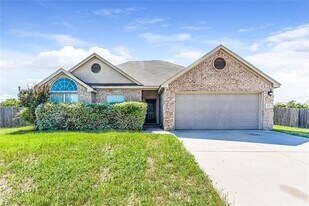 112 Currie Ct in Crowley, TX - Building Photo