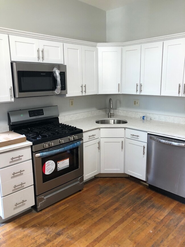 336 Centre St, Unit 1 in Boston, MA - Building Photo - Building Photo