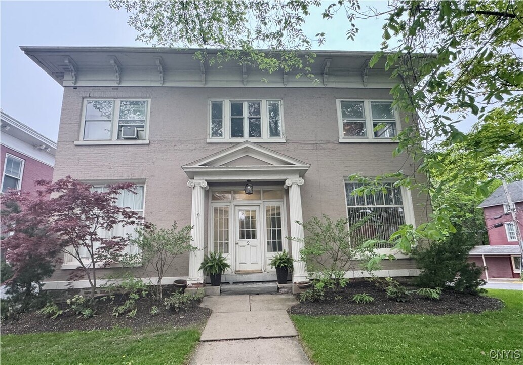2 E Park Row in Clinton, NY - Foto de edificio