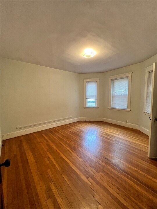 75 Glen Rd in Boston, MA - Building Photo