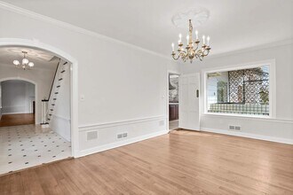 23 Oak St in Greenwich, CT - Building Photo - Building Photo
