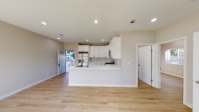 6273 Stewart St in San Diego, CA - Building Photo - Building Photo