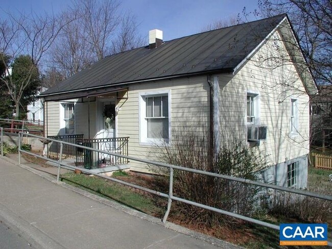 property at 1304 Avon St