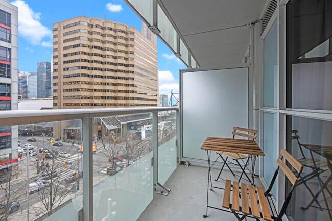 300 Front St W, Unit SI ID1345906P in Toronto, ON - Building Photo - Building Photo