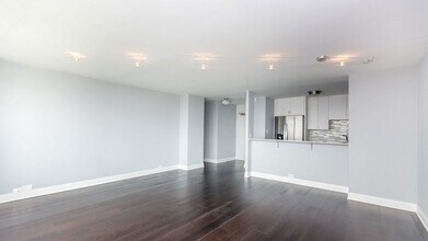 1255 N Sandburg Terrace, Unit 1907E in Chicago, IL - Building Photo - Building Photo