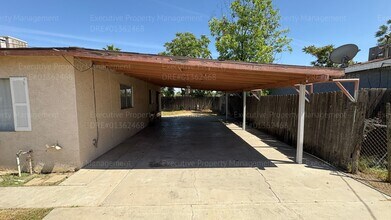 820 Moore St in Bakersfield, CA - Building Photo - Building Photo