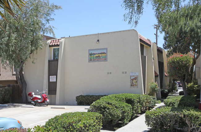 Su Casa Townhomes in San Diego, CA - Building Photo - Building Photo