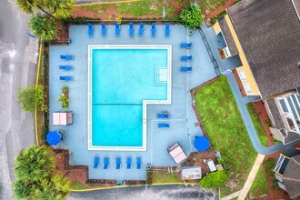 Village Park in Orlando, FL - Foto de edificio - Building Photo