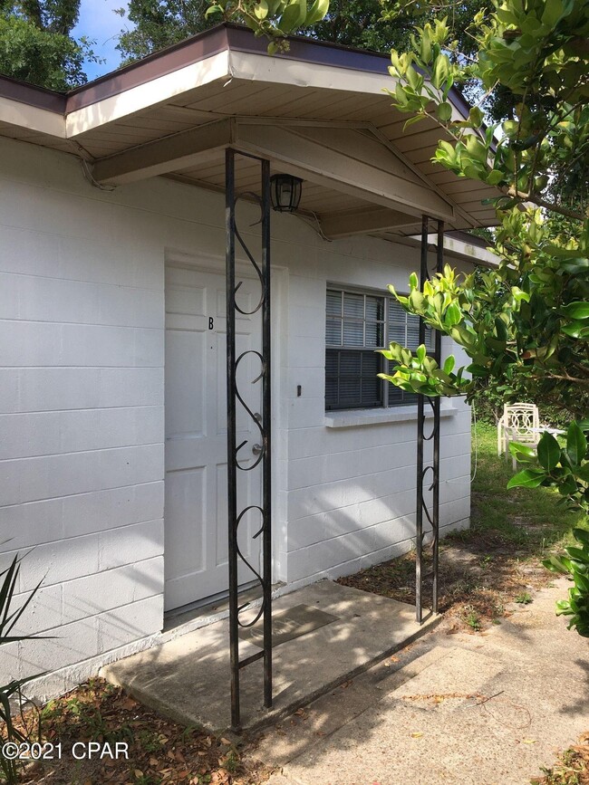 property at 1527 Grace Ave