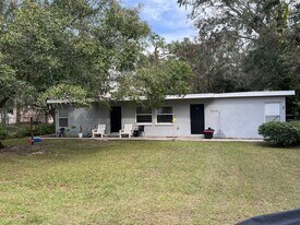12213 N 58th St in Tampa, FL - Building Photo