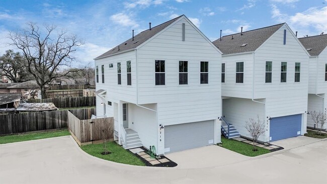 5211 Burress Springs Ln in Houston, TX - Building Photo - Building Photo