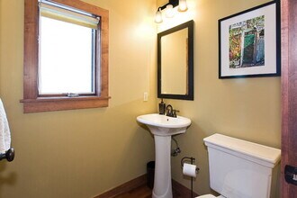 2313 Cole Ave SE in Minneapolis, MN - Building Photo - Building Photo