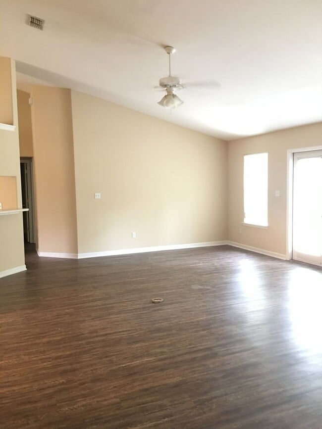 5643 Sioux Dr in Tallahassee, FL - Building Photo - Building Photo