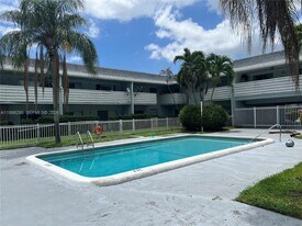 4251 NW 5th St in Plantation, FL - Building Photo