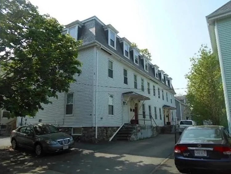 81 Alder St, Unit A in Waltham, MA - Foto de edificio