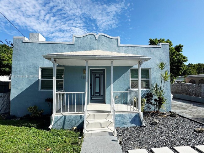 1129 NW 30th St in Miami, FL - Building Photo - Building Photo