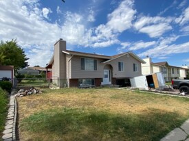 521 W 400 N in Tooele, UT - Building Photo