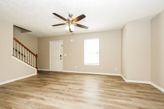 113 Lyndhurst Dr in La Vergne, TN - Building Photo - Building Photo