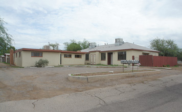 132-140 W Navajo Rd in Tucson, AZ - Building Photo - Building Photo