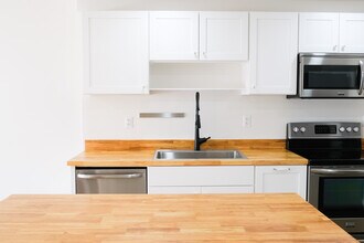 16701 NE 14th Ave, Unit 109 in Miami, FL - Building Photo - Building Photo