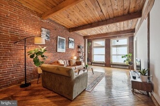 122 Chestnut St in Philadelphia, PA - Building Photo - Building Photo