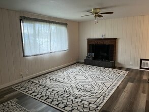 129 S 70th St in Springfield, OR - Building Photo - Building Photo