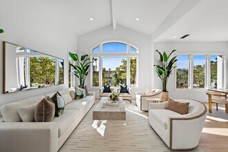 84 Sidney Bay Dr in Newport Beach, CA - Building Photo - Building Photo