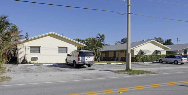 411-413 SE 23rd Ave in Boynton Beach, FL - Foto de edificio - Building Photo