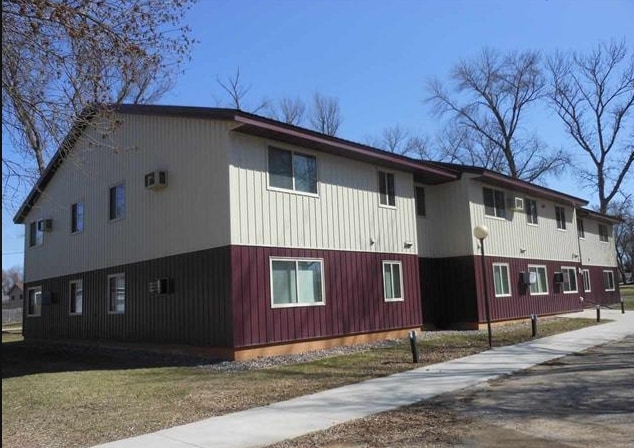 Stranberg 12-Plex in Atwater, MN - Building Photo - Building Photo