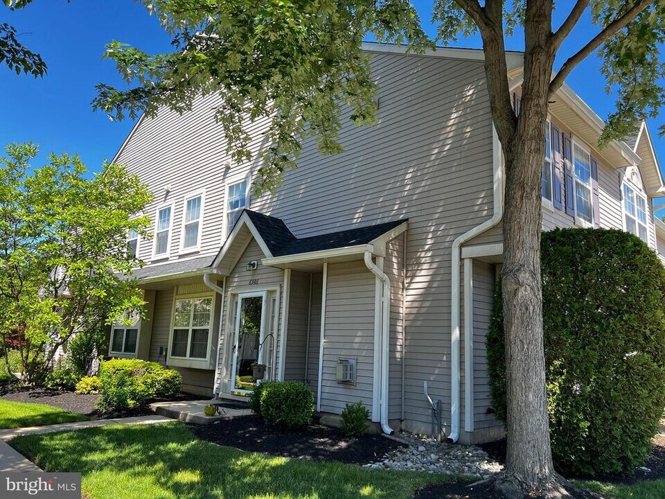 6501 Coventry Way in Mount Laurel, NJ - Building Photo