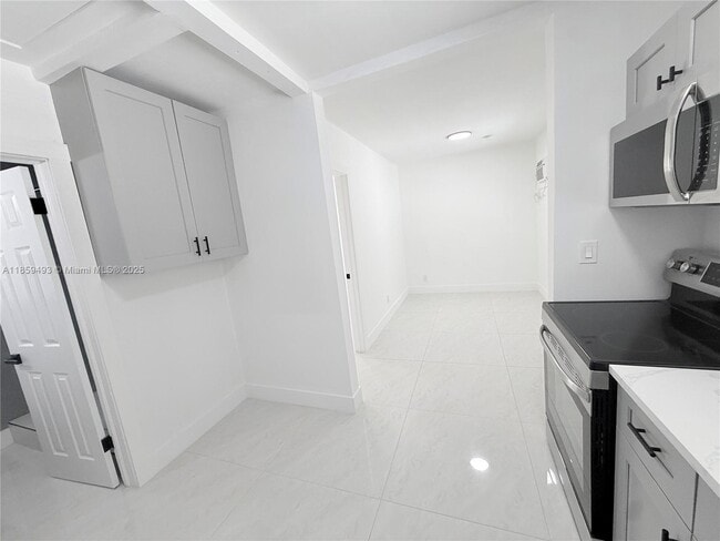 254 E Dania Beach Blvd in Dania Beach, FL - Building Photo - Building Photo