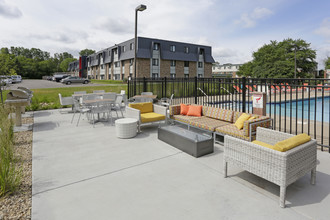 Hamline Pointe Apartments in St. Paul, MN - Foto de edificio - Building Photo