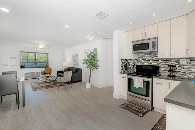 201 Columbus Pkwy in Hollywood, FL - Building Photo - Building Photo