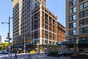 220 Park Ave S in New York, NY - Building Photo