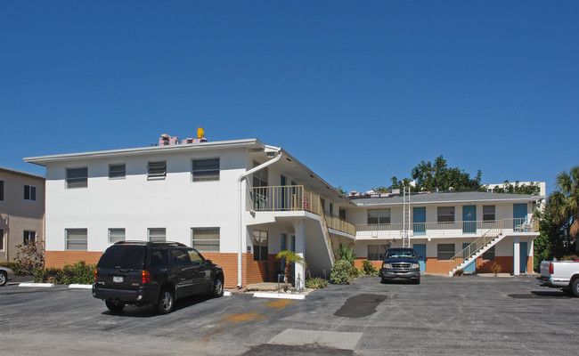 The Malibu in Pompano Beach, FL - Building Photo - Building Photo