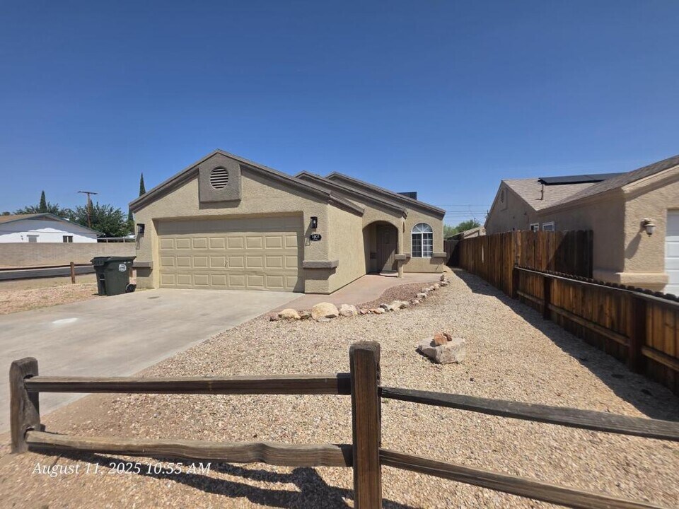 1801 Chicago Ave in Kingman, AZ - Building Photo