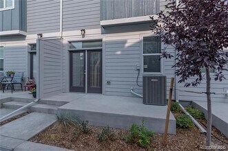 1049 Oak Cir in Lakewood, CO - Building Photo - Building Photo