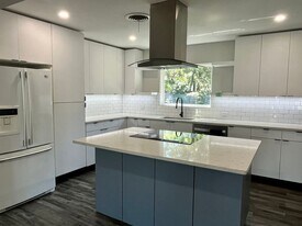 4909 Hope St in River Oaks, TX - Building Photo