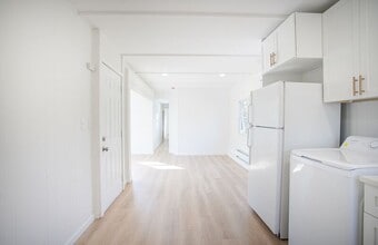 2401 Westfield St in West Springfield, MA - Building Photo - Building Photo