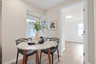 528 Daisy Ave in Long Beach, CA - Foto de edificio - Building Photo