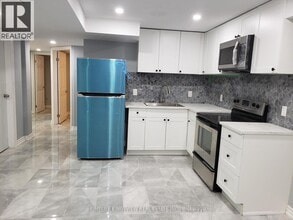 24 Weston Crescent in Ajax, ON - Building Photo - Building Photo