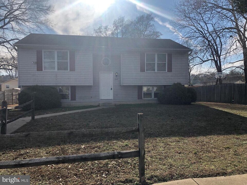 8269 Quarterfield Rd in Severn, MD - Building Photo